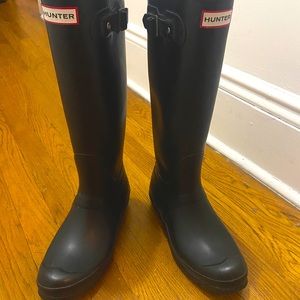 Hunter rain boots, black, size 9